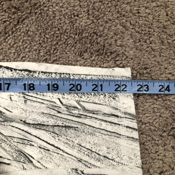 Sports Illustrated Leggings White with Grey size Medium - Picture 8 of 8